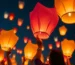 Lanzamiento de globos de Cantoya en un evento cultural