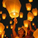 Grupo de personas lanzando globos de Cantoya en un evento ecológico