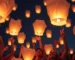 Grupo de personas lanzando globos de Cantoya en celebración